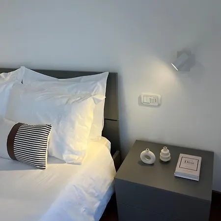 Saffron Suite, Just A Few Minutes From The Center And Station דירה