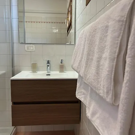 Saffron Suite, Just A Few Minutes From The Center And Station Apartment