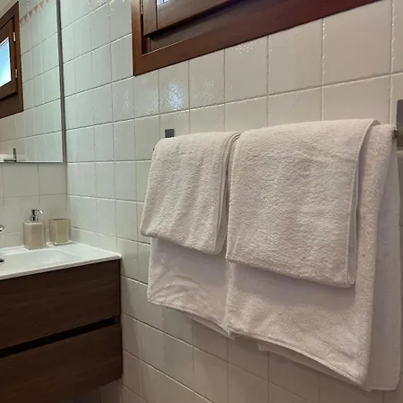 Saffron Suite, Just A Few Minutes From The Center And Station